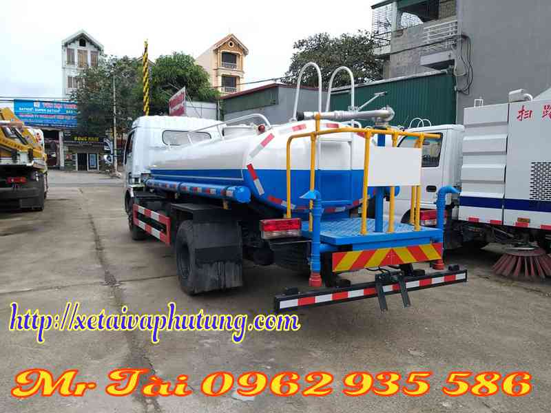 Xe phun nước rửa đường tưới cây 5 m3 dongfeng nhập khẩu